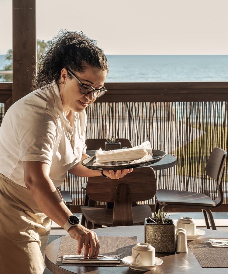 oya-beach-resort-restaurant-meraki-restaurant-terrace-table-setting-31hochkant